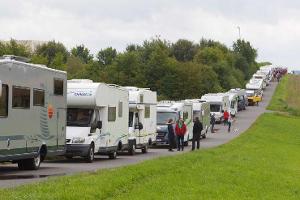 Rückreise wegen Corona - 110 Wohnmobile im Konvoi