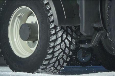 Nokian Valtra Traktor Weltrekord Schneeräumen