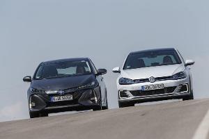 Toyota Prius Plug-in Hybrid und VW Golf GTE im Test