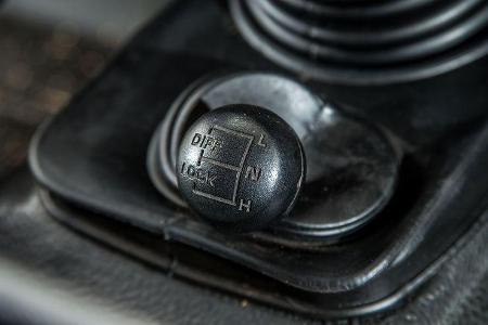 Land-Rover-90-V8-Interieur