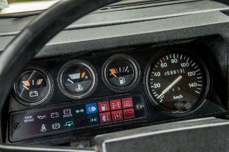 Land-Rover-90-V8-Interieur