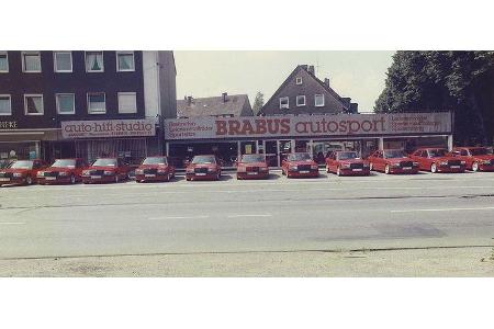 Mehr als 20 Jahre zuvor begann der Brabus-Laden zu brummen. Die Tuning-Welle erfasste Deutschland - und Brabus bot die begeh...
