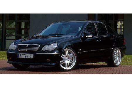 2000: Der C V8 auf Basis des W203 erreicht eine Höchstgeschwindigkeit von 294 km/h.