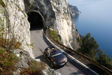 VW Beetle Cabrio 2.0 TDI, Frontansicht, Tunnel