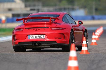 Porsche 911 GT3, Heckansicht, Slalom