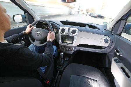 Dacia Dokker dCi 90, Cockpit, Lenkrad