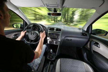 VW Cross Polo 1.2 TSI, Cockpit, Fahrersicht