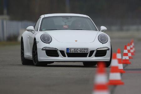 Porsche 911 Carrera GTS, Frontansicht, Slalom