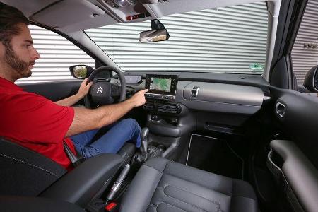 Citroën C4 Cactus e-VTI 82, Cockpit, Fahrersicht