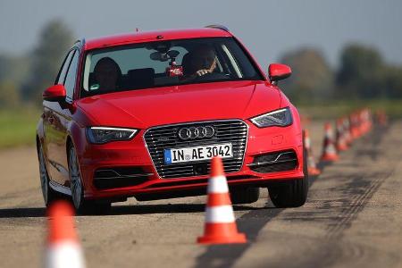 Audi A3 Sportback e-tron, Frontansicht, Slalom
