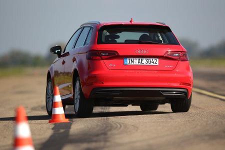 Audi A3 Sportback e-tron, Heckansicht, Slalom