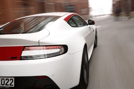 Aston Martin V8 Vantage N430, Seitenführung