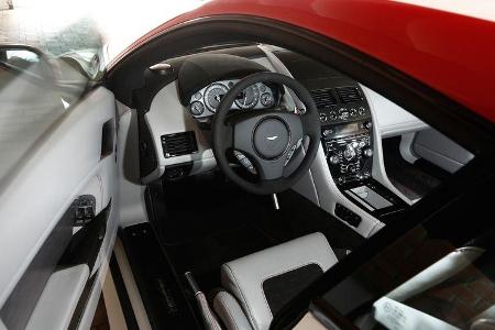 Aston Martin V8 Vantage N430, Cockpit