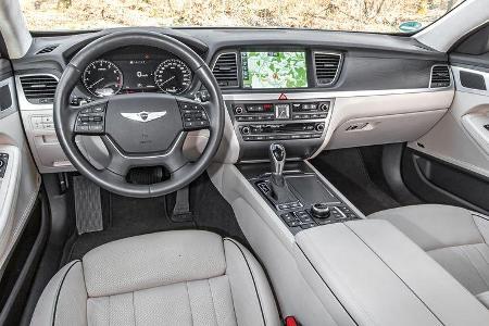 Hyundai Genesis 3.8 HTRAC, Cockpit