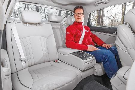 Hyundai Genesis 3.8 HTRAC, Fondsitze, Beinfreiheit