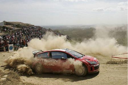 ... und Weltmeister Sébastien Loeb abduschen.