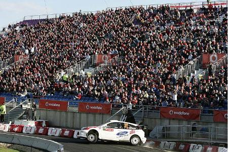 Andreas Mikkelsen freute sich über Rang zehn. Er fuhr einen alten Ford und ging straffrei aus.