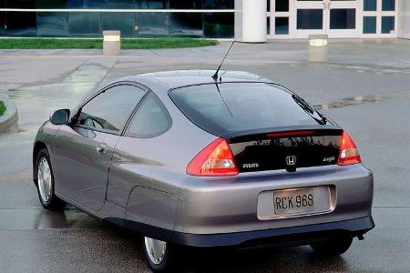 3,4 Liter-Auto: 1999 zeigte Honda mit dem Insight seine Vorstellungen vom verbrauchsgünstigen Fahrzeug mit Hybridantrieb. Bi...