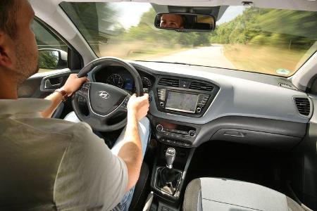 Hyundai i20 Coupé 1.4 CRDi, Cockpit