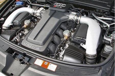 Fünf Liter Hubraum, geschöpft von zehn Zylindern und zwangsbeatmet mittels zwei flankierender Turbolader ...