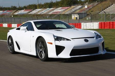 Auch zahllose Kilometer auf der Rennstrecke gehörten zum Entwicklungsprogramm des Supersportlers Lexus LFA.