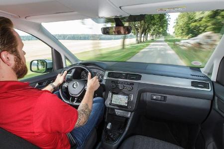 VW Caddy 2.0 TDI, Cockpit, Fahrersicht