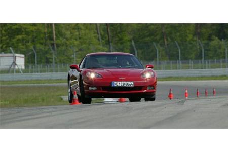 Der Grenzbereich der Corvette ist sauber definiert. Dass sie unter Last gern das Heck rauslässt, liegt quasi in der Natur de...