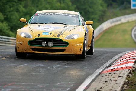 Aston Martin V8 Vantage N420, Rennversion, Nordschleife, Flugplatz, Sprung