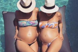Bar Refaeli und ihre Freundin zeigen stolz ihre Babybäuche