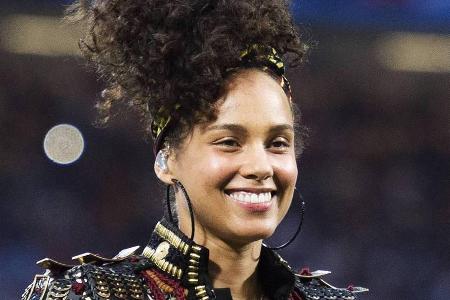 Auch bei ihrem auftritt beim Champions-League-Finale zeigte Alicia Keys sich ungeschminkt Auch bei ihrem auftritt beim Champions-League-Finale zeigte Alicia Keys sich ungeschminkt