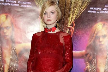Elle Fanning zeigt sich in verführerischem Rot Elle Fanning zeigt sich in verführerischem Rot