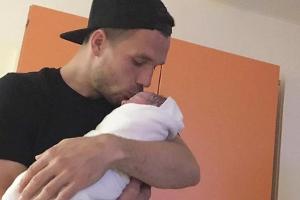 Lukas Podolski ist zum zweiten Mal Vater geworden