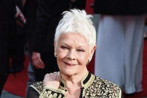 Judi Dench hat ein neues "Accessoire": Ein Tattoo am Handgelenk