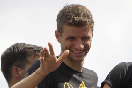 Da kann sich Thomas Müller aber freuen: Die Mehrheit der Deutschen würde den Fußballspieler gerne in den Urlaub mitnehmen Da kann sich Thomas Müller aber freuen: Die Mehrheit der Deutschen würde den Fußballspieler gerne in den Urlaub mitnehmen