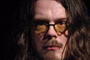 Jonathan Meese: Was macht der Kunst-Guru mit seinem vielen Geld?