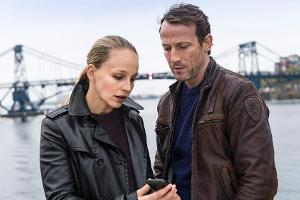 "Tatort: Kaltstart": Katharina Lorenz (Petra Schmidt-Schaller) recherchiert mit Falke (Wotan Wilke Möhring) über den gesucht...