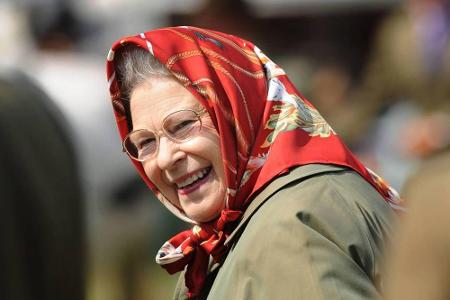 Pferde sind ihr Hobby und Elizabeth II. besucht jedes Jahr das Pferderennen von Ascot.