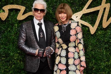 Und diese beiden durften in London natürlich auch nicht fehlen: Anna Wintour und Karl Lagerfeld gaben sich bei den British F...