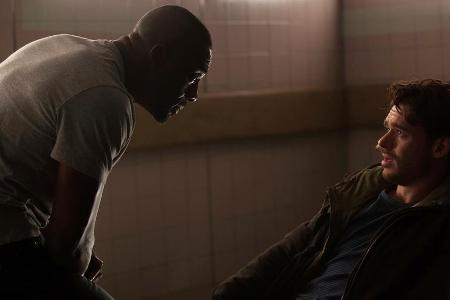CIA-Agent Sean Briar (Idris Elba, l.) verhört den professionellen Taschendieb Michael Mason CIA-Agent Sean Briar (Idris Elba, l.) verhört den professionellen Taschendieb Michael Mason