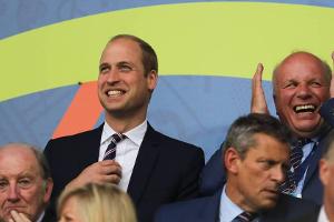 Prinz William genießt das Spiel England gegen Slowakei