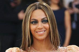 Beyoncé niest - und das Netz lacht