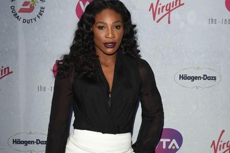 Serena Williams zeigt ihre langen, trainierten Beine Serena Williams zeigt ihre langen, trainierten Beine