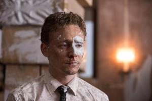 Auch wenn man es ihm nicht ansieht: Robert Laing (Tom Hiddleston) ist in diesem Moment so glücklich wie selten zuvor
