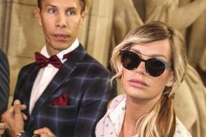 Zusammen mit ihrem Musik-Kollegen Florian Wess betritt Gina-Lisa Lohfink am Montag das Gerichtsgebäude. Ihre Augen verbirgt ...