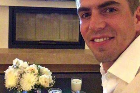 Das Daumendrücken von Ex-Kapitän Philipp Lahm verhalf der deutschen Nationalelf nicht zum Sieg Das Daumendrücken von Ex-Kapitän Philipp Lahm verhalf der deutschen Nationalelf nicht zum Sieg