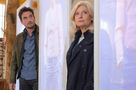 Die Kommissare Stedefreund (Oliver Mommsen) und Lürsen (Sabine Postel) bekommen es mit künstlicher Intelligenz zu tun Die Kommissare Stedefreund (Oliver Mommsen) und Lürsen (Sabine Postel) bekommen es mit künstlicher Intelligenz zu tun