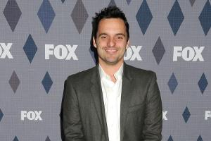 Jake Johnson: "New Girl"-Star darf nicht mehr mit den Dinos spielen