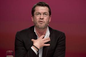 Karl-Theodor zu Guttenberg: Warum verschweigt er seinen wahren Namen?