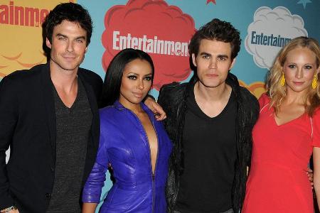 Auf Ian Somerhalder (v.l.n.r.), Kat Graham, Paul Wesley und Candice Accola warten noch einige Überraschungen in Staffel sieb... Auf Ian Somerhalder (v.l.n.r.), Kat Graham, Paul Wesley und Candice Accola warten noch einige Überraschungen in Staffel sieb...
