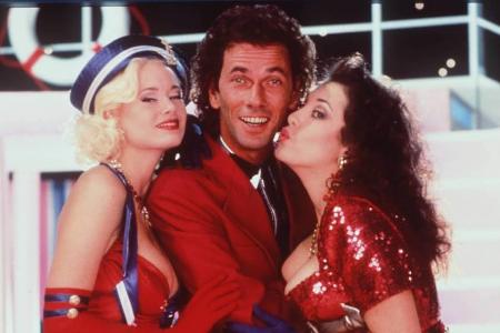 Hugo Egon Balder und seine beiden Assistentinnen Monique (li.) und Tiziana in Hugo Egon Balder und seine beiden Assistentinnen Monique (li.) und Tiziana in